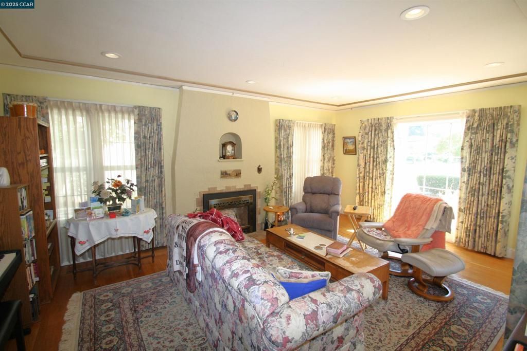 Image 13 of property listing at 2825 Concord Blvd, Concord, CA 94519