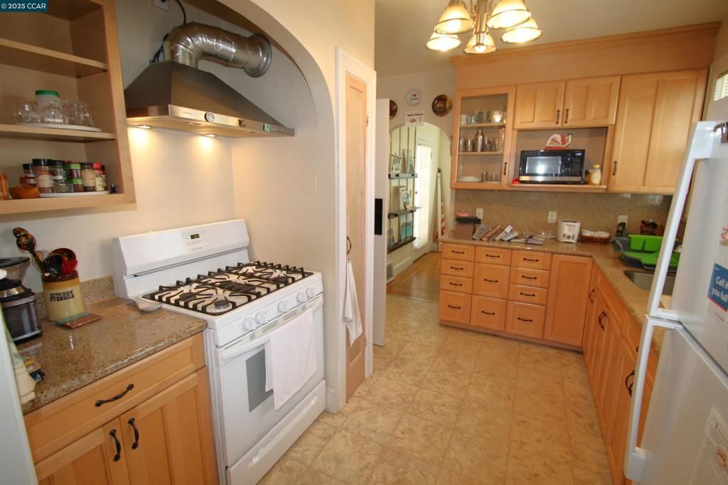 Image 22 of property listing at 2825 Concord Blvd, Concord, CA 94519