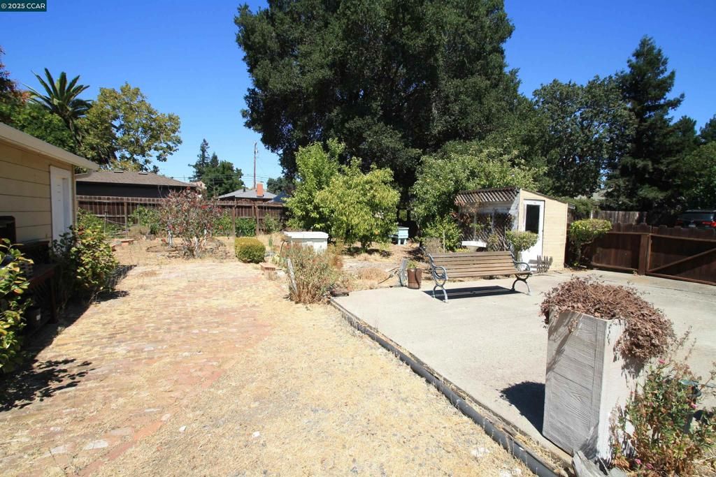 Image 7 of property listing at 2825 Concord Blvd, Concord, CA 94519