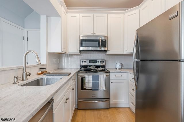 1 Teal Ln, Bedminster Twp., NJ 07921