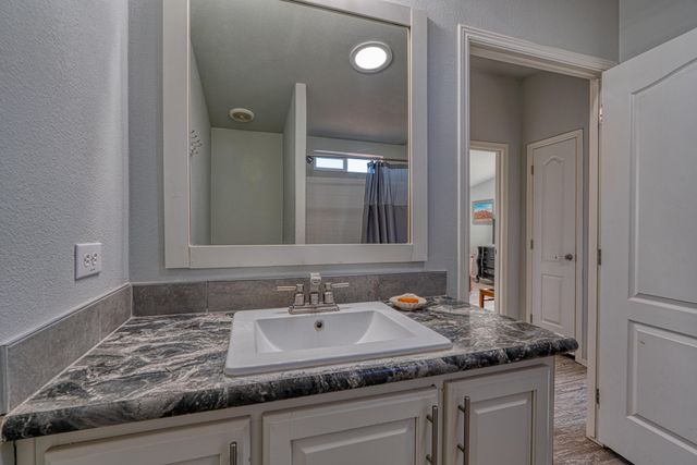 400 Peacock Road, Estancia, NM 87016