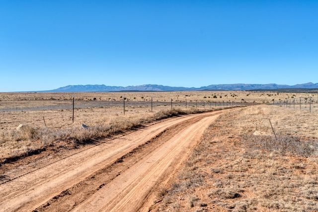 400 Peacock Road, Estancia, NM 87016