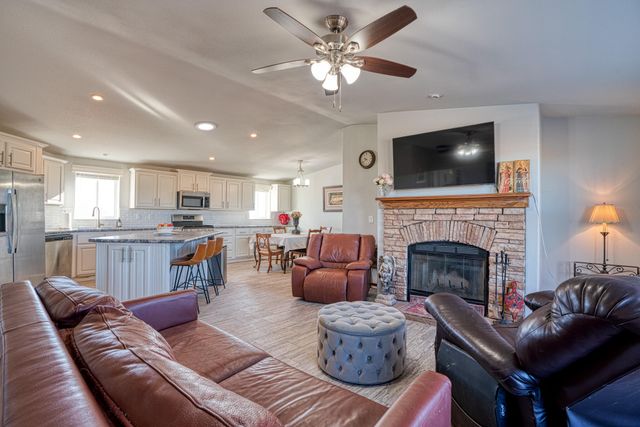 400 Peacock Road, Estancia, NM 87016