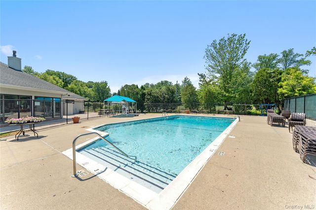 8 Bolton Drive, Manhasset, NY 11030