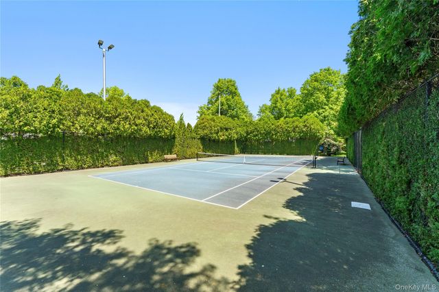 8 Bolton Drive, Manhasset, NY 11030