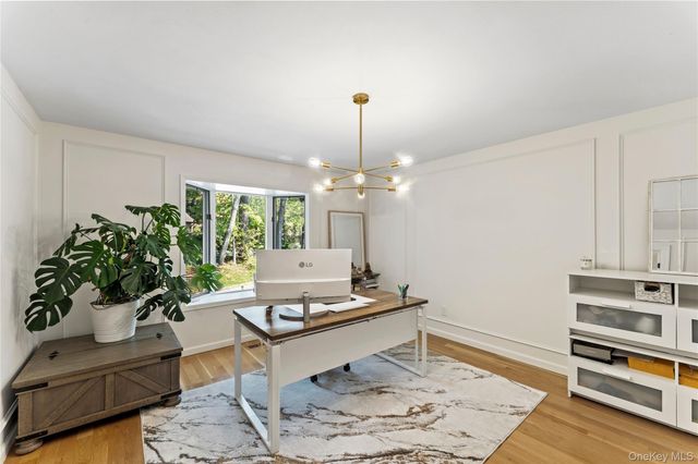 8 Bolton Drive, Manhasset, NY 11030