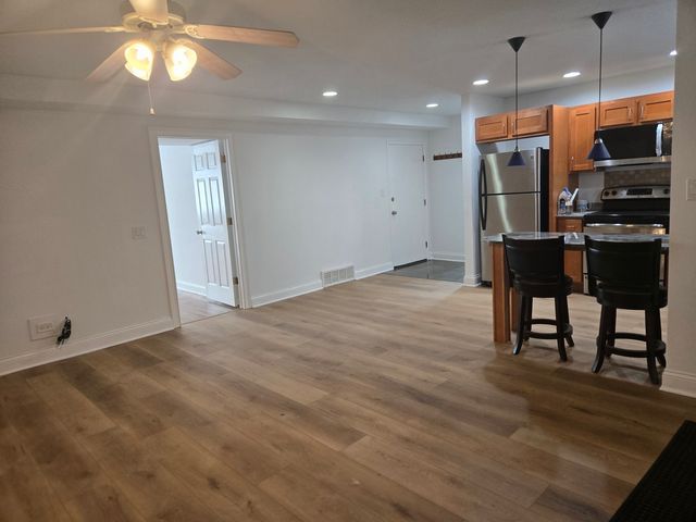 4976 N MILWAUKEE Avenue 103, Chicago, IL 60630