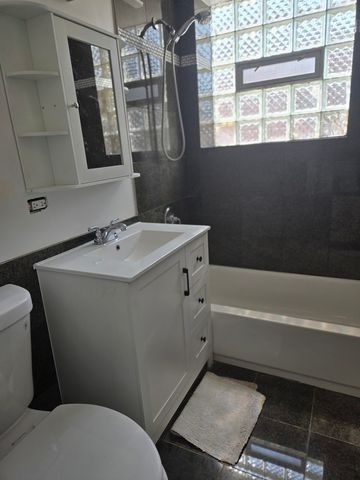 4976 N MILWAUKEE Avenue 103, Chicago, IL 60630