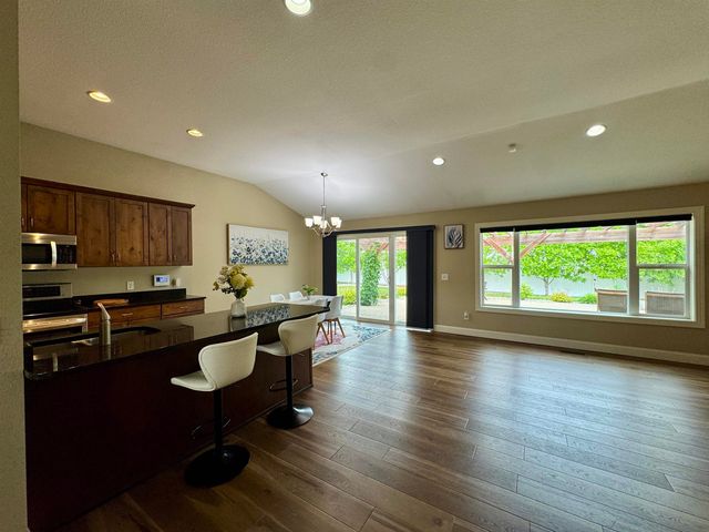 1617 SE Valley Bluffs Dr, Minot, ND 58701