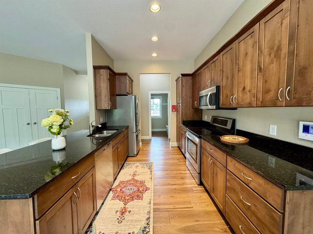 1617 SE Valley Bluffs Dr, Minot, ND 58701