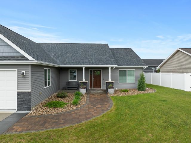 1617 SE Valley Bluffs Dr, Minot, ND 58701