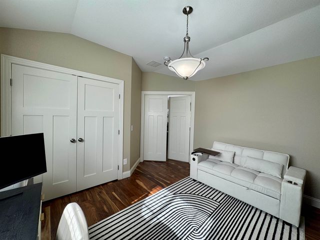 1617 SE Valley Bluffs Dr, Minot, ND 58701