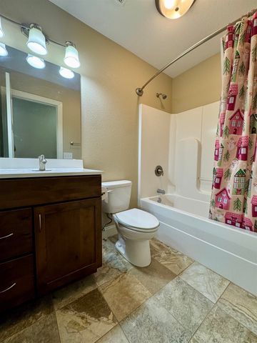 1617 SE Valley Bluffs Dr, Minot, ND 58701