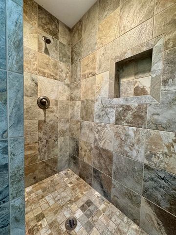 1617 SE Valley Bluffs Dr, Minot, ND 58701