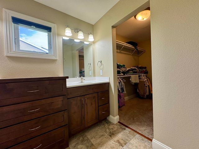 1617 SE Valley Bluffs Dr, Minot, ND 58701
