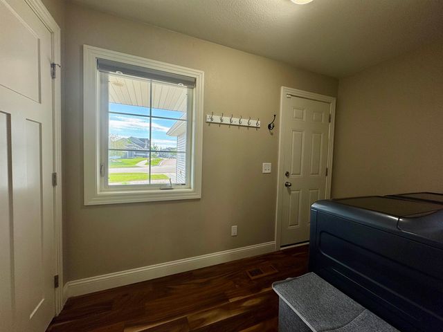 1617 SE Valley Bluffs Dr, Minot, ND 58701
