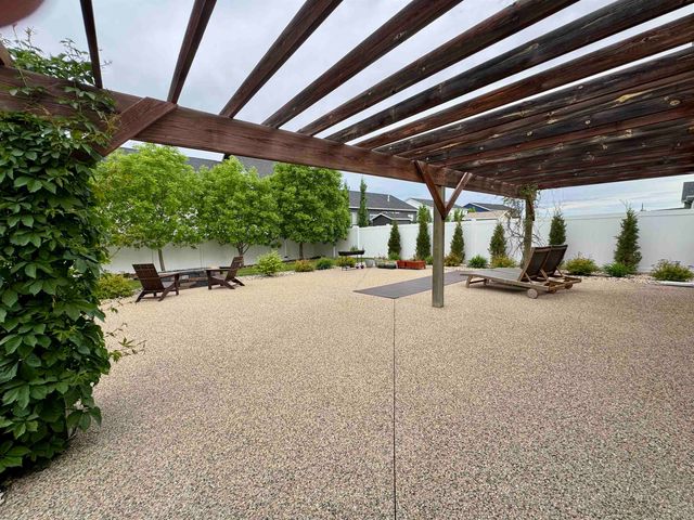 1617 SE Valley Bluffs Dr, Minot, ND 58701