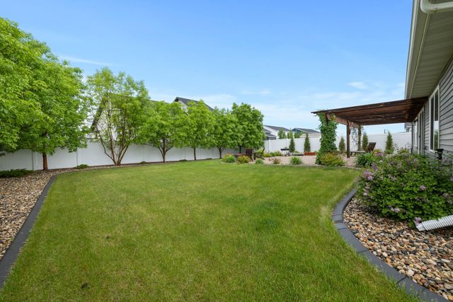 1617 SE Valley Bluffs Dr, Minot, ND 58701