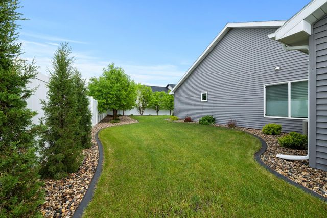 1617 SE Valley Bluffs Dr, Minot, ND 58701