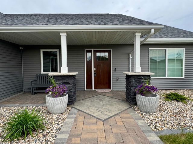 1617 SE Valley Bluffs Dr, Minot, ND 58701