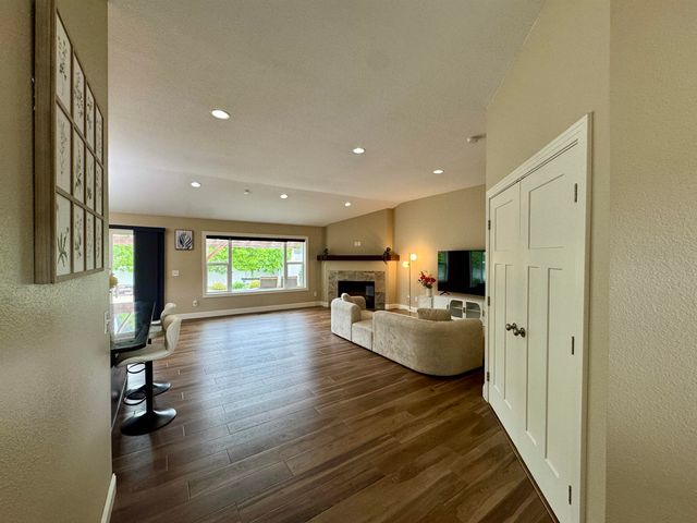 1617 SE Valley Bluffs Dr, Minot, ND 58701