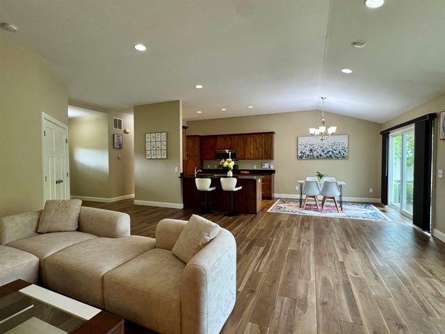 1617 SE Valley Bluffs Dr, Minot, ND 58701