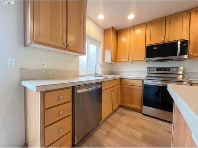 6103 Ne 34TH St, Vancouver, WA 98661