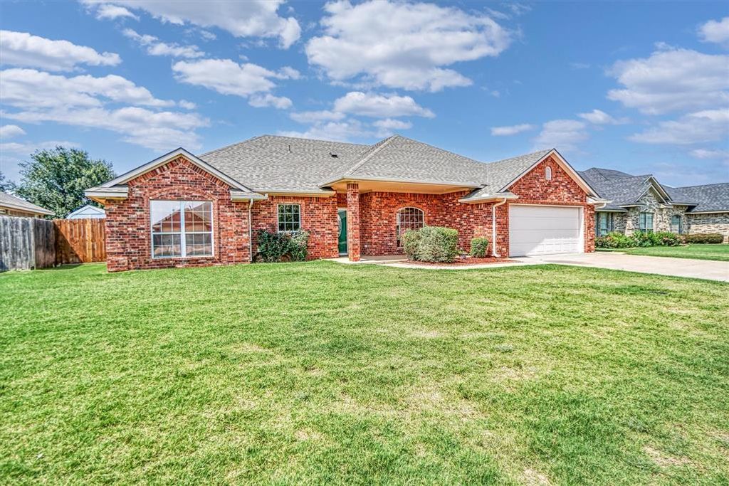 1001 Stephanie Lane, Altus, OK 73521