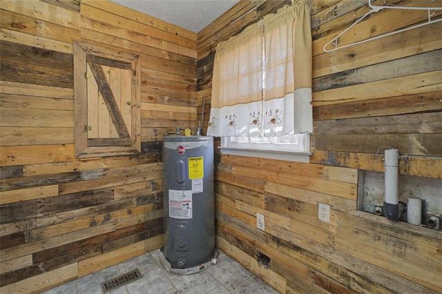 215 Parkway Drive, Adairsville, GA 30103