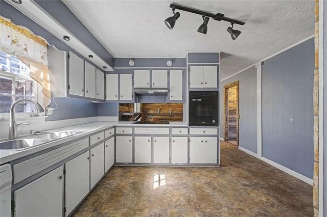 215 Parkway Drive, Adairsville, GA 30103