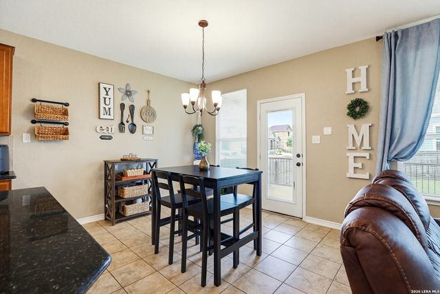 302 SHADOW TER, Universal City, TX 78148