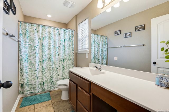 302 SHADOW TER, Universal City, TX 78148