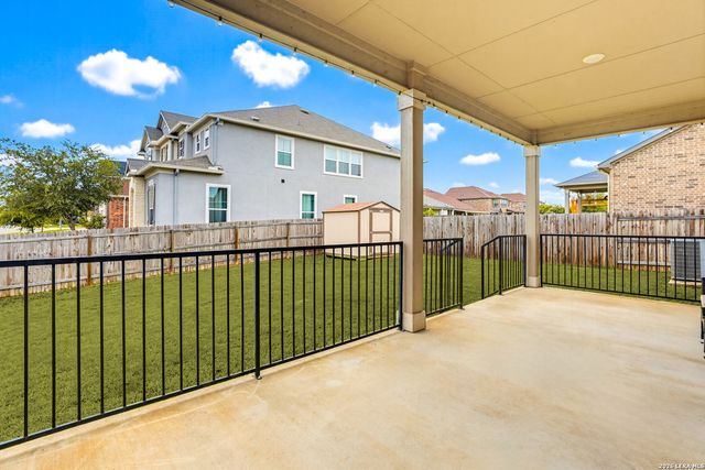 302 SHADOW TER, Universal City, TX 78148