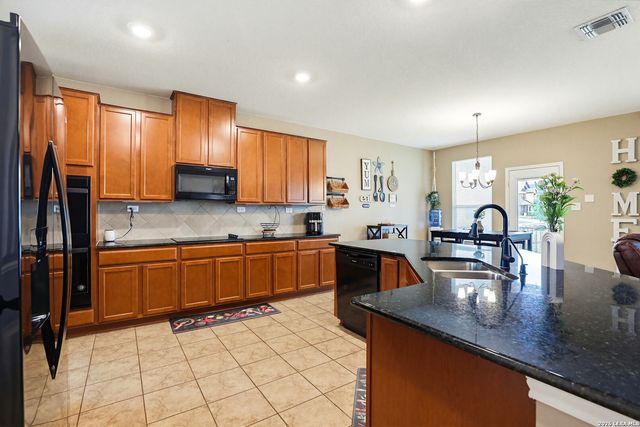 302 SHADOW TER, Universal City, TX 78148