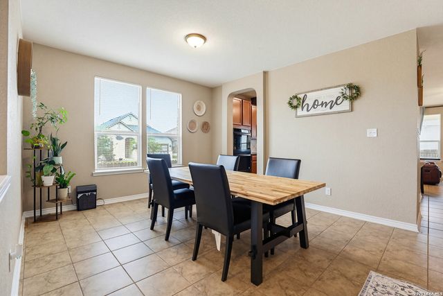 302 SHADOW TER, Universal City, TX 78148