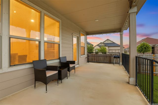 302 SHADOW TER, Universal City, TX 78148