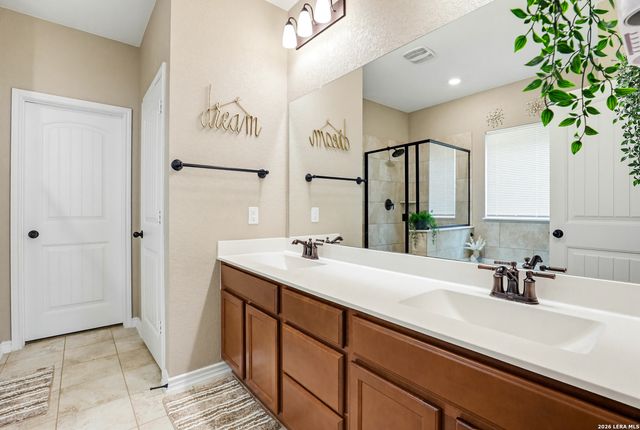 302 SHADOW TER, Universal City, TX 78148