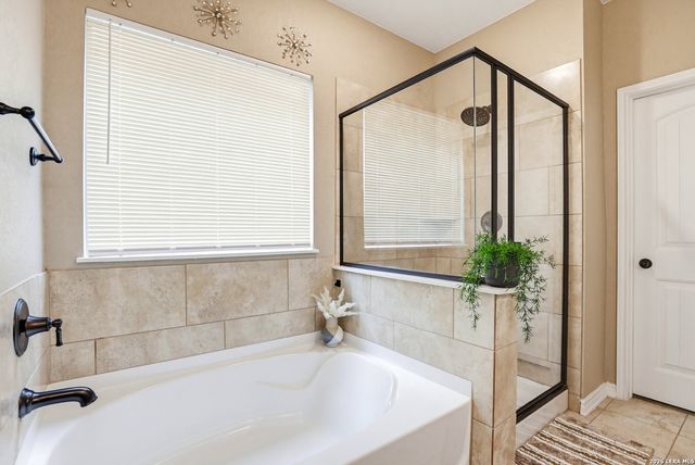 302 SHADOW TER, Universal City, TX 78148