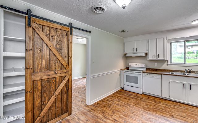 3451 Mahaffey Drive, Pearl, MS 39208