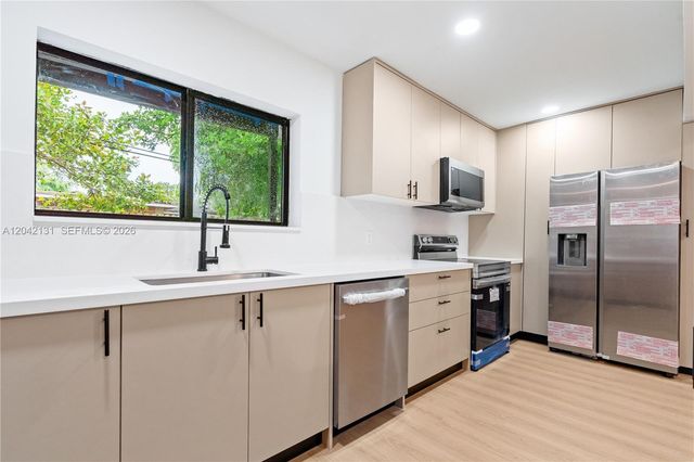 5890 NW 15th St, Sunrise, FL 33313