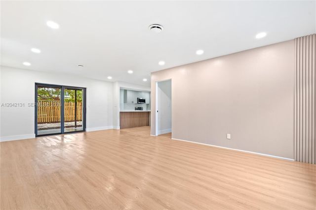 5890 NW 15th St, Sunrise, FL 33313