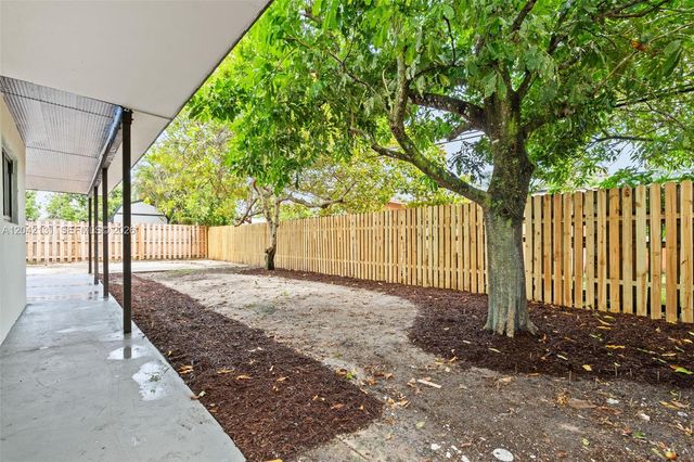5890 NW 15th St, Sunrise, FL 33313
