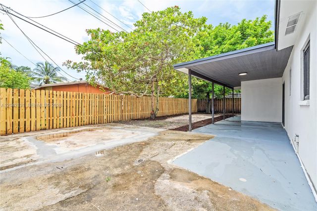 5890 NW 15th St, Sunrise, FL 33313