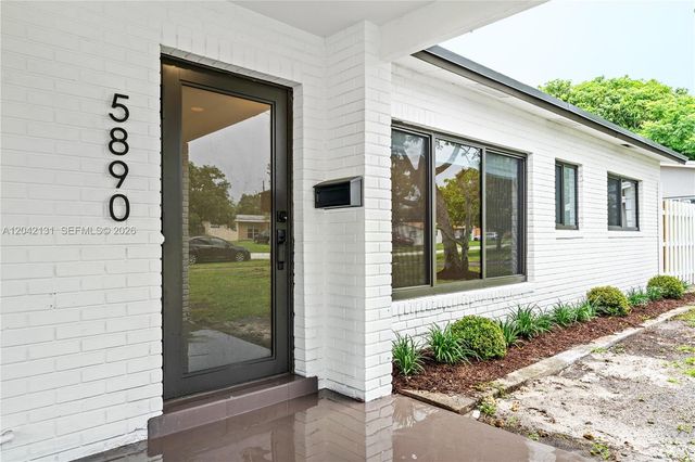 5890 NW 15th St, Sunrise, FL 33313
