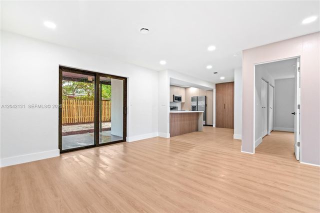 5890 NW 15th St, Sunrise, FL 33313