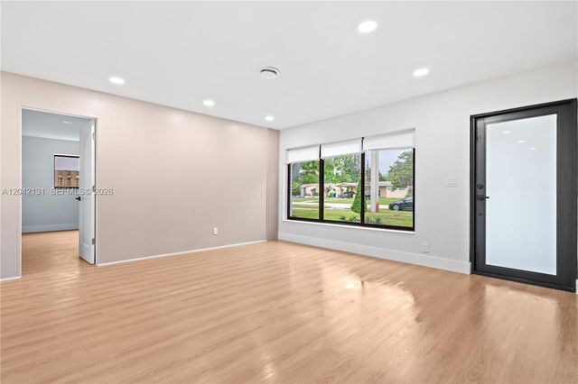 5890 NW 15th St, Sunrise, FL 33313