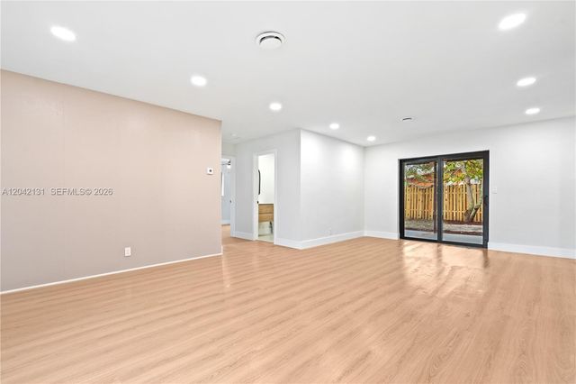 5890 NW 15th St, Sunrise, FL 33313