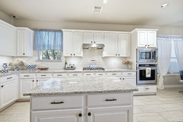 902 Pickwick, San Antonio, TX 78260