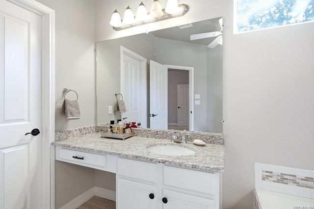 902 Pickwick, San Antonio, TX 78260