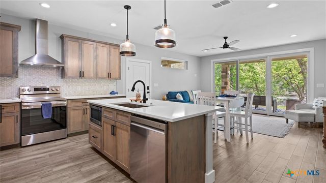 540 River Run 113, New Braunfels, TX 78132